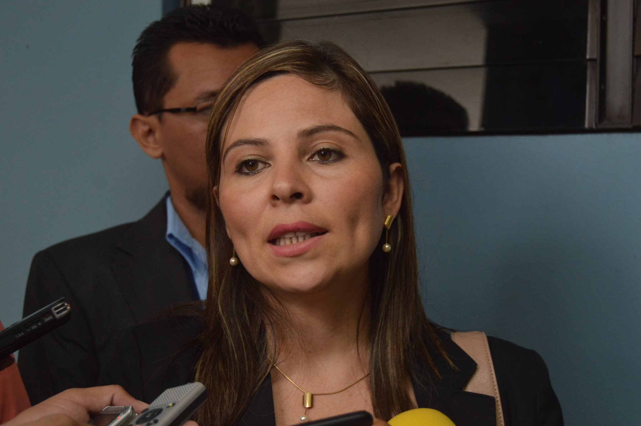 Candidata a diputada de Nuestro Tiempo sale en defensa de los actuales diputados candidata-a-diputada-de-nuestro-tiempo-sale-en-defensa-de-los-actuales-diputados